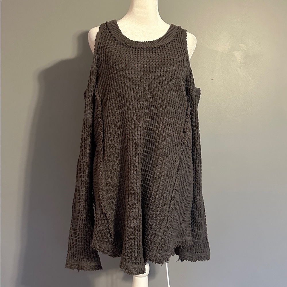 Elan Charcoal Gray Cold Shoulder Long Sleeve Sweater, Size Medium